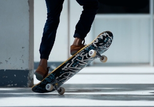 Skaten skateboard met voeten></center>
<br/><br/>
			
			 						<a target=